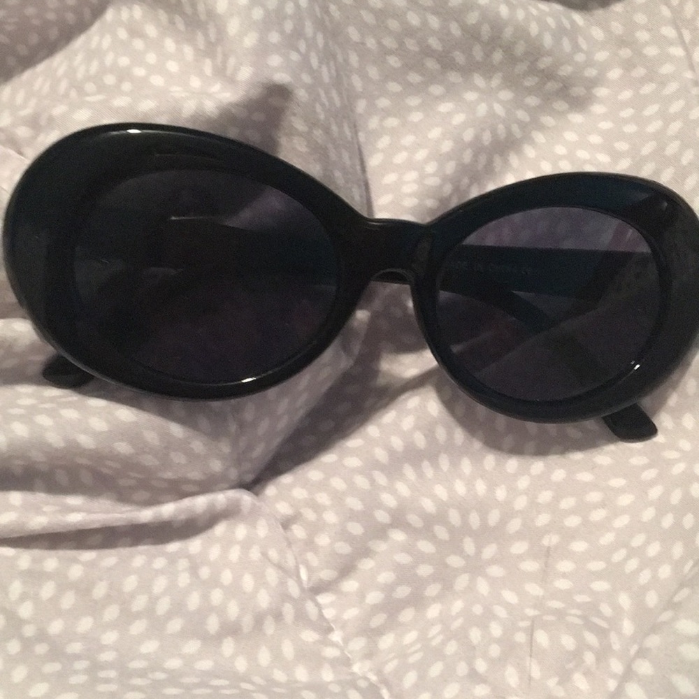 I’m selling these glasses
